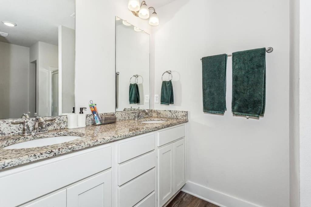 Luxury Townhome Near Downtown And Pensacola Beach ภายนอก รูปภาพ